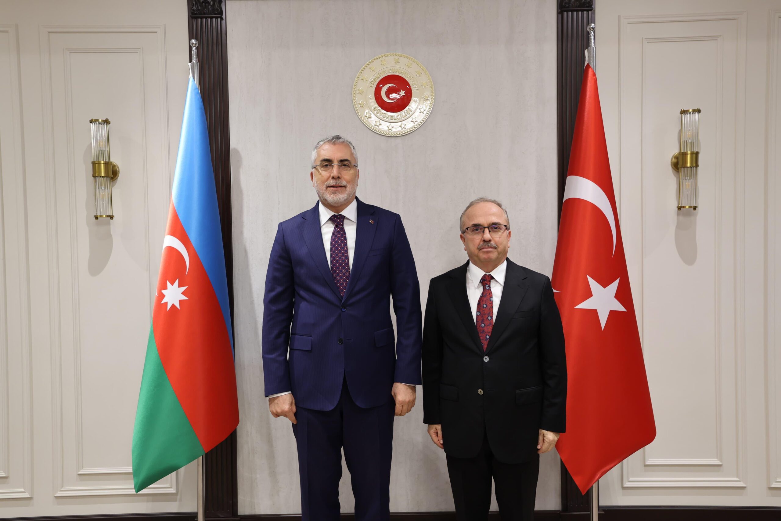 Bakan Işıkhan Azerbaycan’da Büyükelçiliği Ziyaret Etti