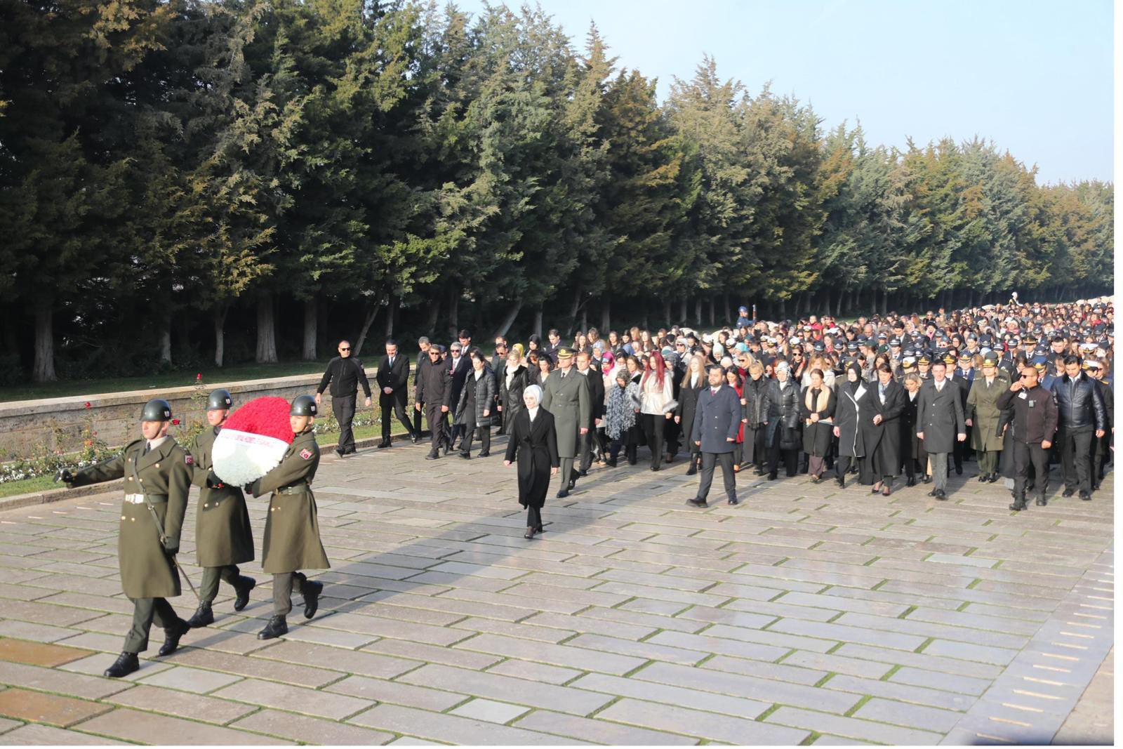 Bakan Göktaş, Kadınlara Seçme ve Seçilme Hakkının 91’inci Yılında Anıtkabir’i Ziyaret Etti