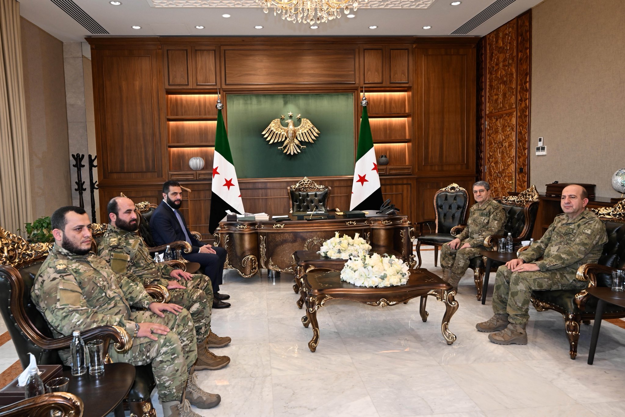 Genelkurmay Başkanı Bayraktaroğlu, Şam’da Cumhurbaşkanı Ahmed Şara Tarafından Kabul Edildi