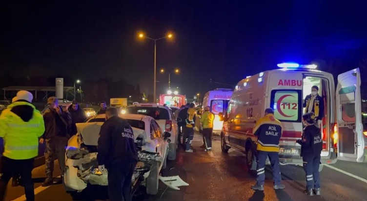 Çorlu-İstanbul Yolunda Zincirleme Kaza: 5 Yaralı