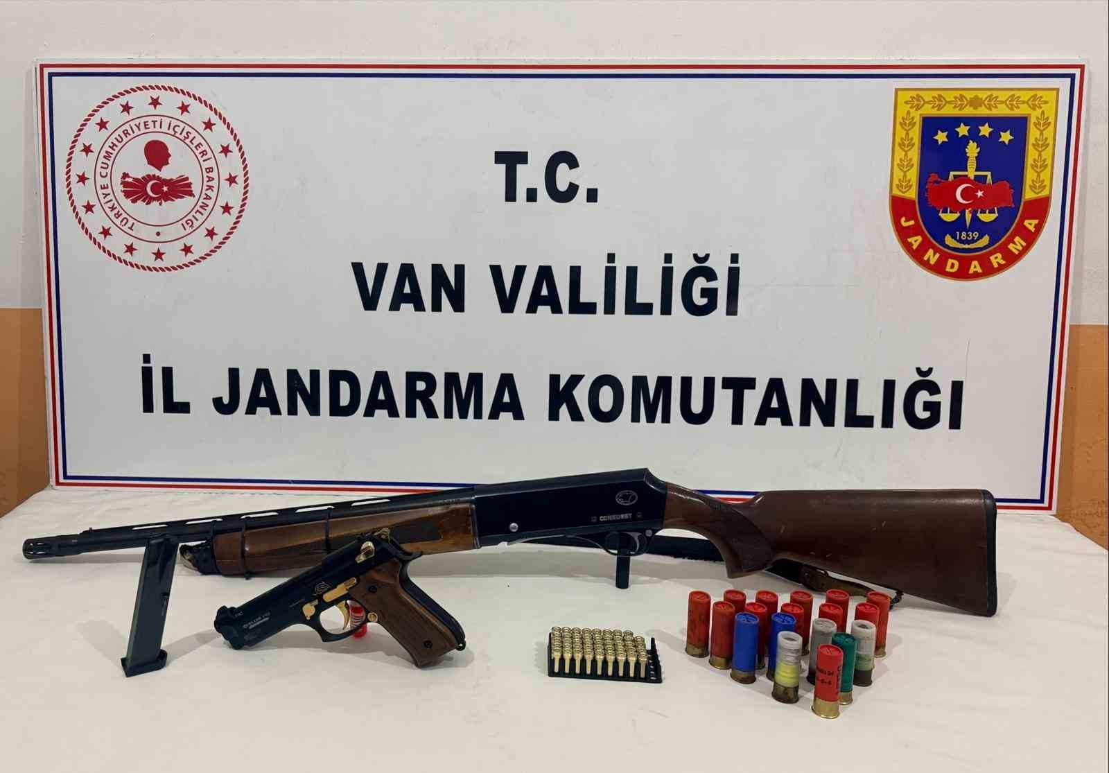 Erciş’te Jandarma Operasyonu: Ruhsatsız Silah ve Mühimmat Ele Geçirildi