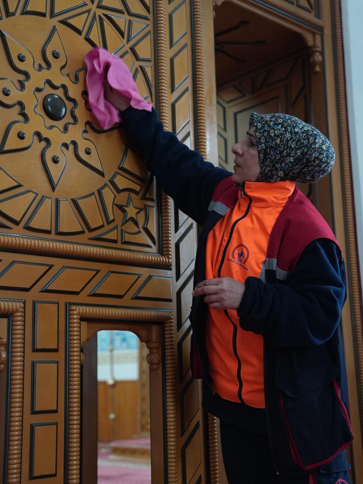 Düzce Belediyesi’nden İbadethanelere Kapsamlı Temizlik: 125 Camide 4. Tur Tamamlandı