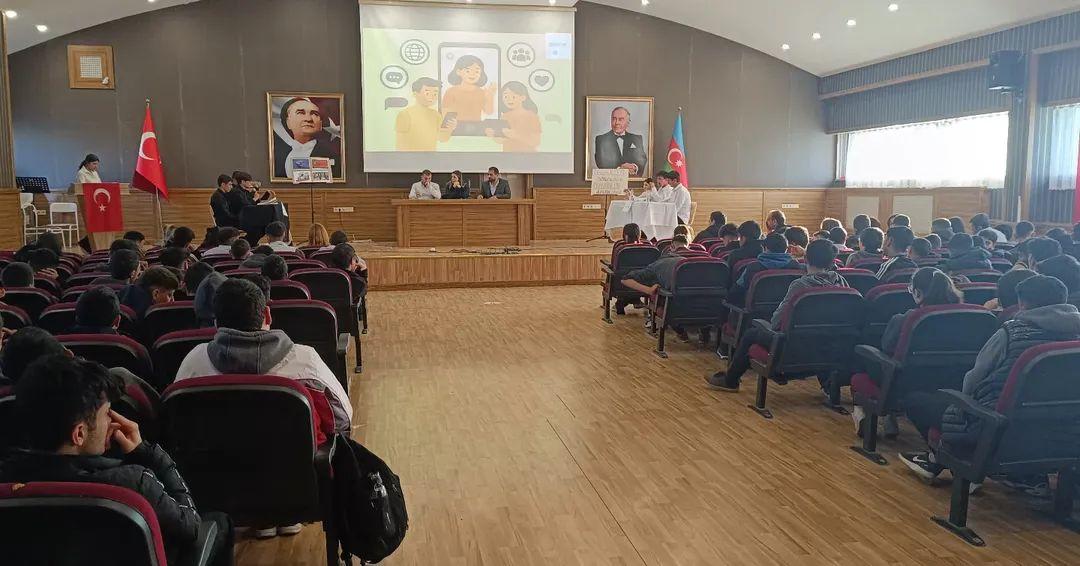 Kars Yeşilay Öncülüğünde Bağımlılık Konulu Münazara Etkinliği Düzenlendi