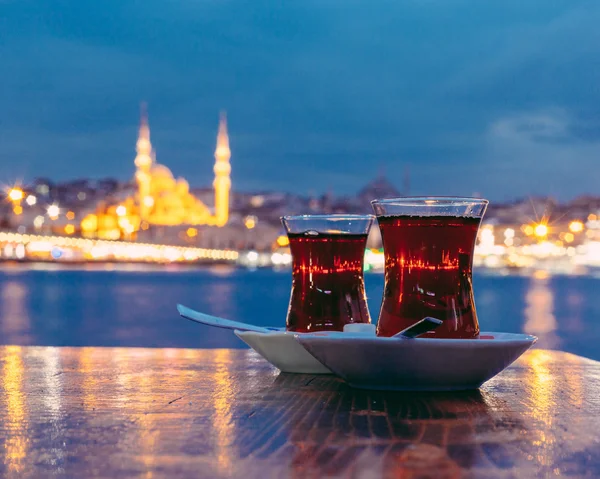 Türk Çayı İhracatı 2025 Yılında Rekora Koştu: Yüzde 38 Artış Kaydedildi Dünyanın Üzerine Kar Yağan
