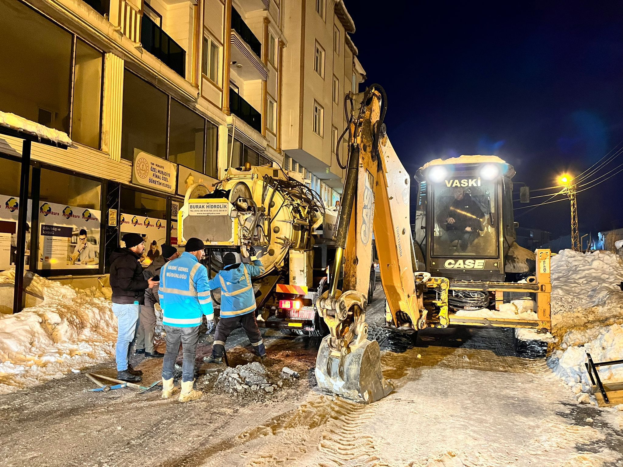 Muradiye’de Ana Kanalizasyon Hattındaki Tıkanıklık Giderildi