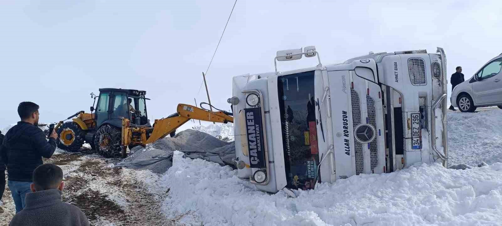 Muradiye’de Gizli Buzlanma Kazaya Sebep Oldu