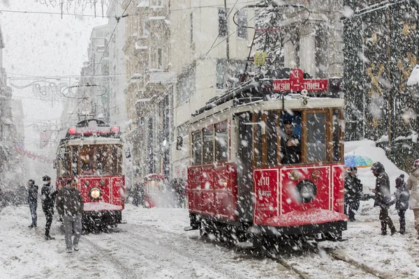 İstanbul’da Kar Yağışı Etkisini Artırdı