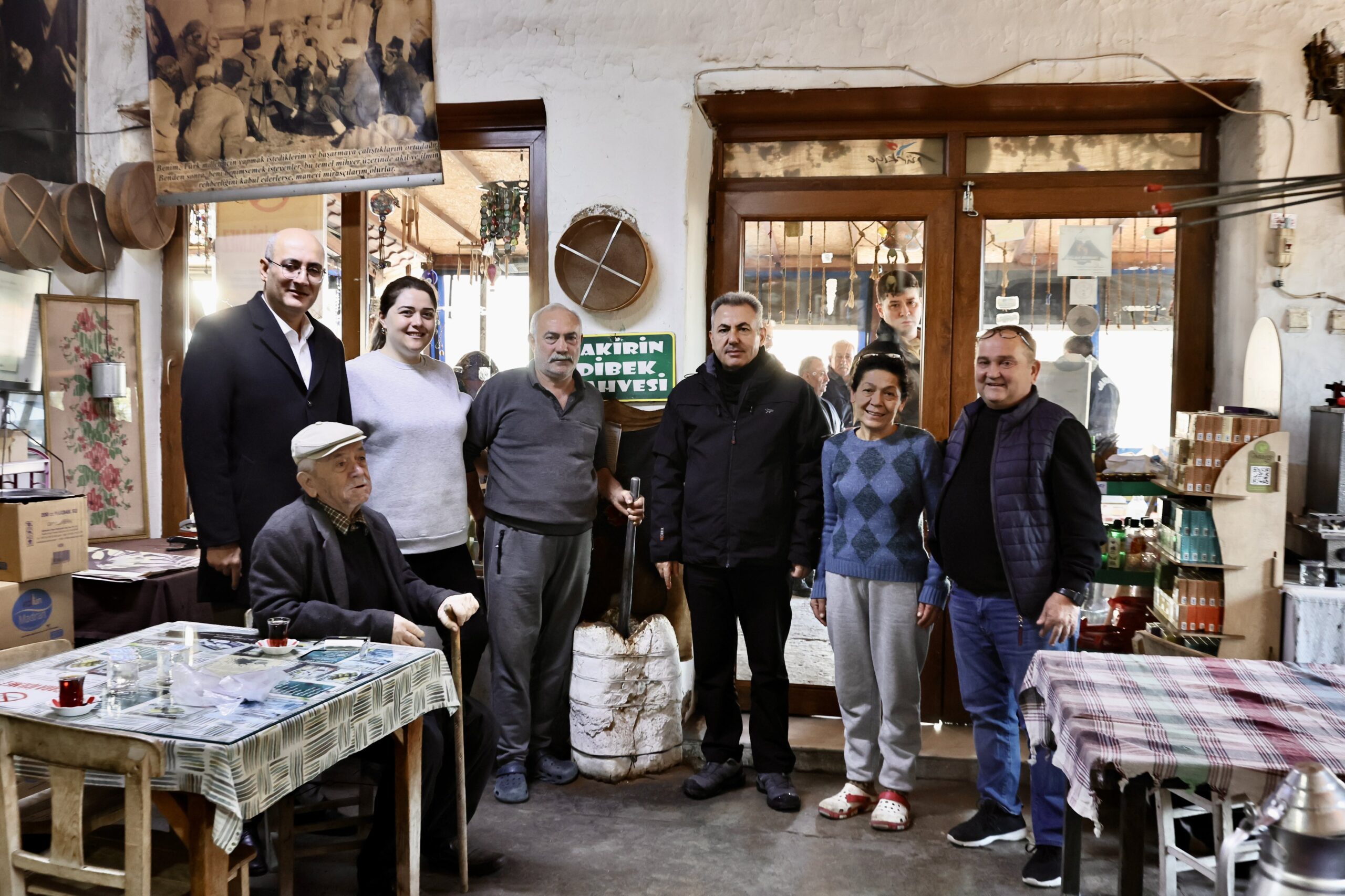 İzmir Valisi Süleyman Elban, Foça’nın Tarihi Kozbeyli Mahallesi’nde Esnafla Buluştu