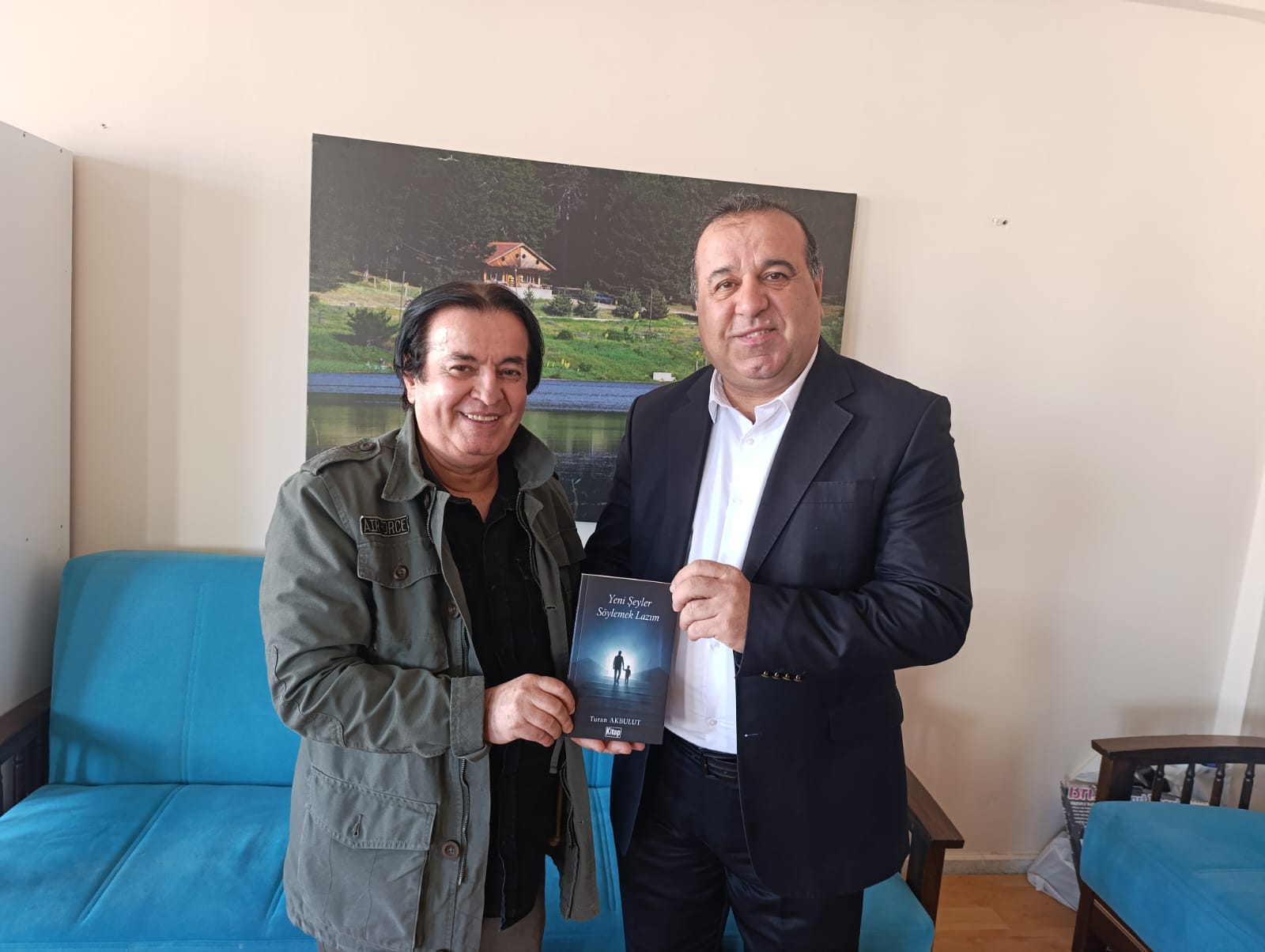 Eğitimci, Şair ve Yazar Turan Akbulut’tan Yeni Eser: “Yeni Şeyler Söylemek Lazım”