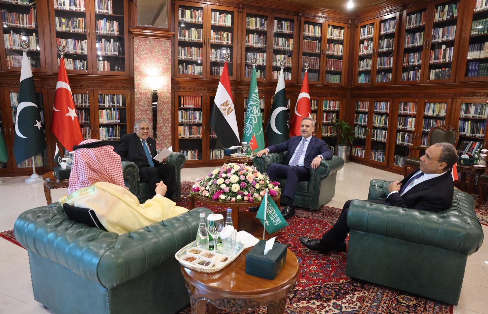 Bakan Hakan Fidan İslamabad’da Dörtlü Zirveye Katıldı