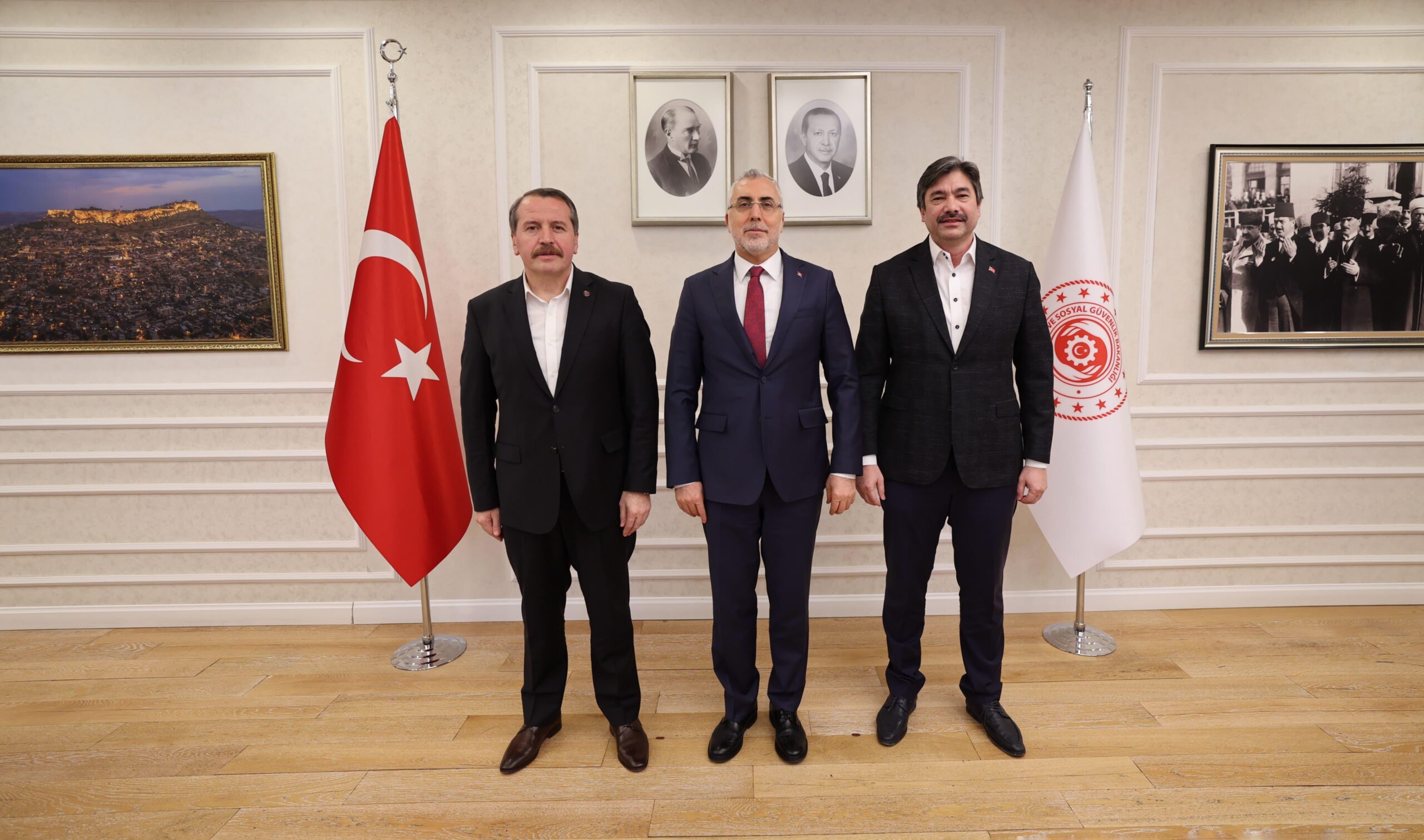 Bakan Işıkhan Memur-Sen Heyetini Kabul Etti: Masada 3600 Ek Gösterge ve Sosyal Haklar Var