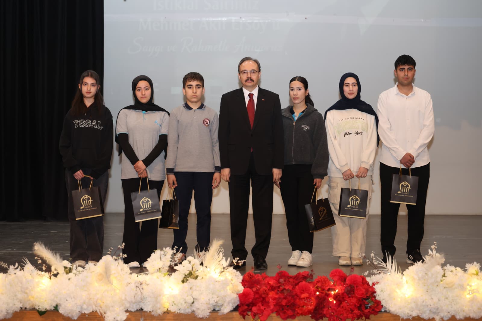 Siirt’te İstiklal Marşı’nın Kabulü ve Mehmet Akif Ersoy’u Anma Günü Törenlerle Kutlandı