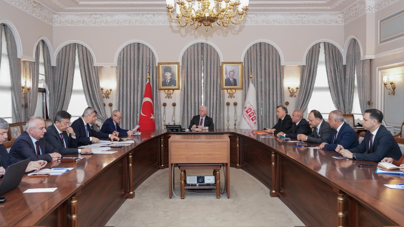 İstanbul Valisi Davut Gül Başkanlığında Haftalık Değerlendirme Toplantısı