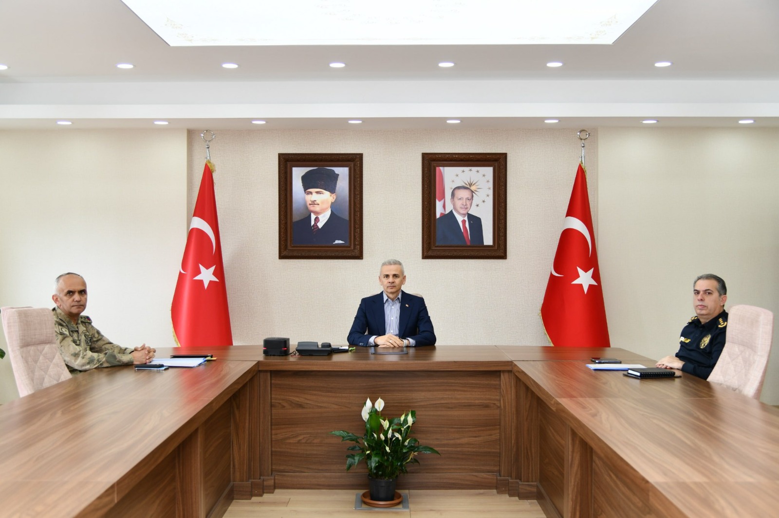 ARDAHAN / TEKHA Ardahan Valisi