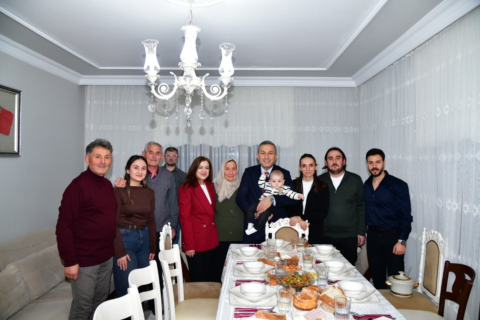 Trabzon Valisi Tahir Şahin Şehit Ailesinin İftar Sofrasına Konuk Oldu