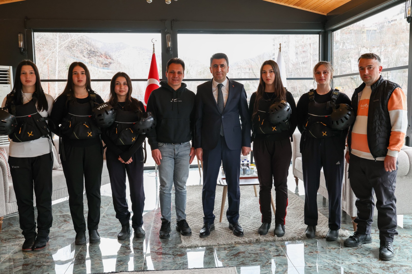 Tunceli Valisi Şefik Aygöl Sporcular ve Sanatçılarla Bir Araya Geldi