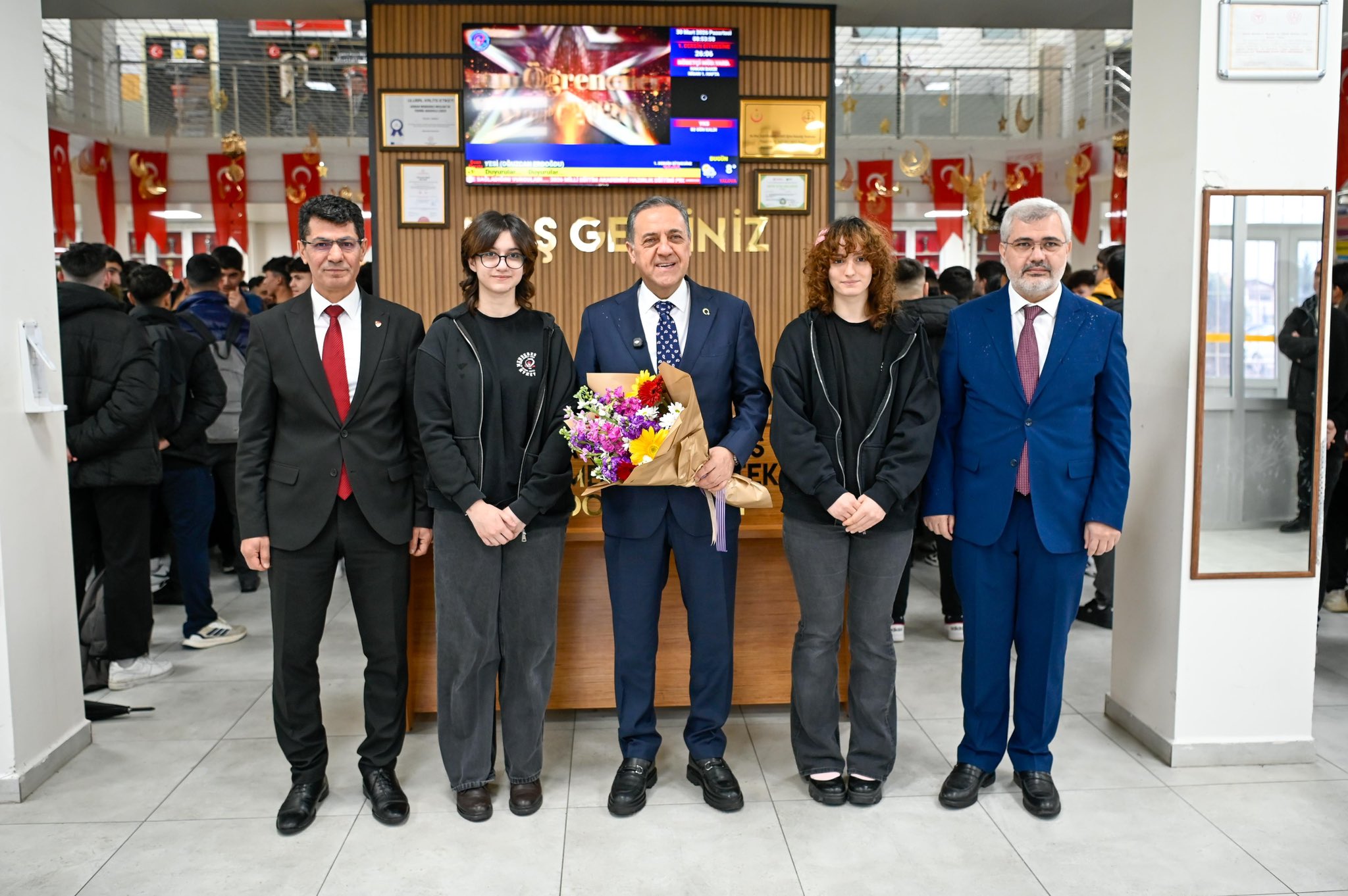 Yalova Valiliği Tarafından Yürütülen Bayrağımızı Seviyoruz Projesi Sürüyor