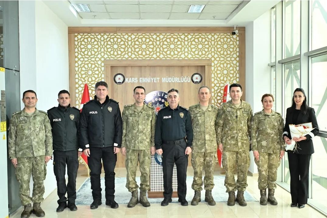 KARS’TA POLİS HAFTASI’NDA ANLAMLI ZİYARET CEM DAŞDELEN- KARS /