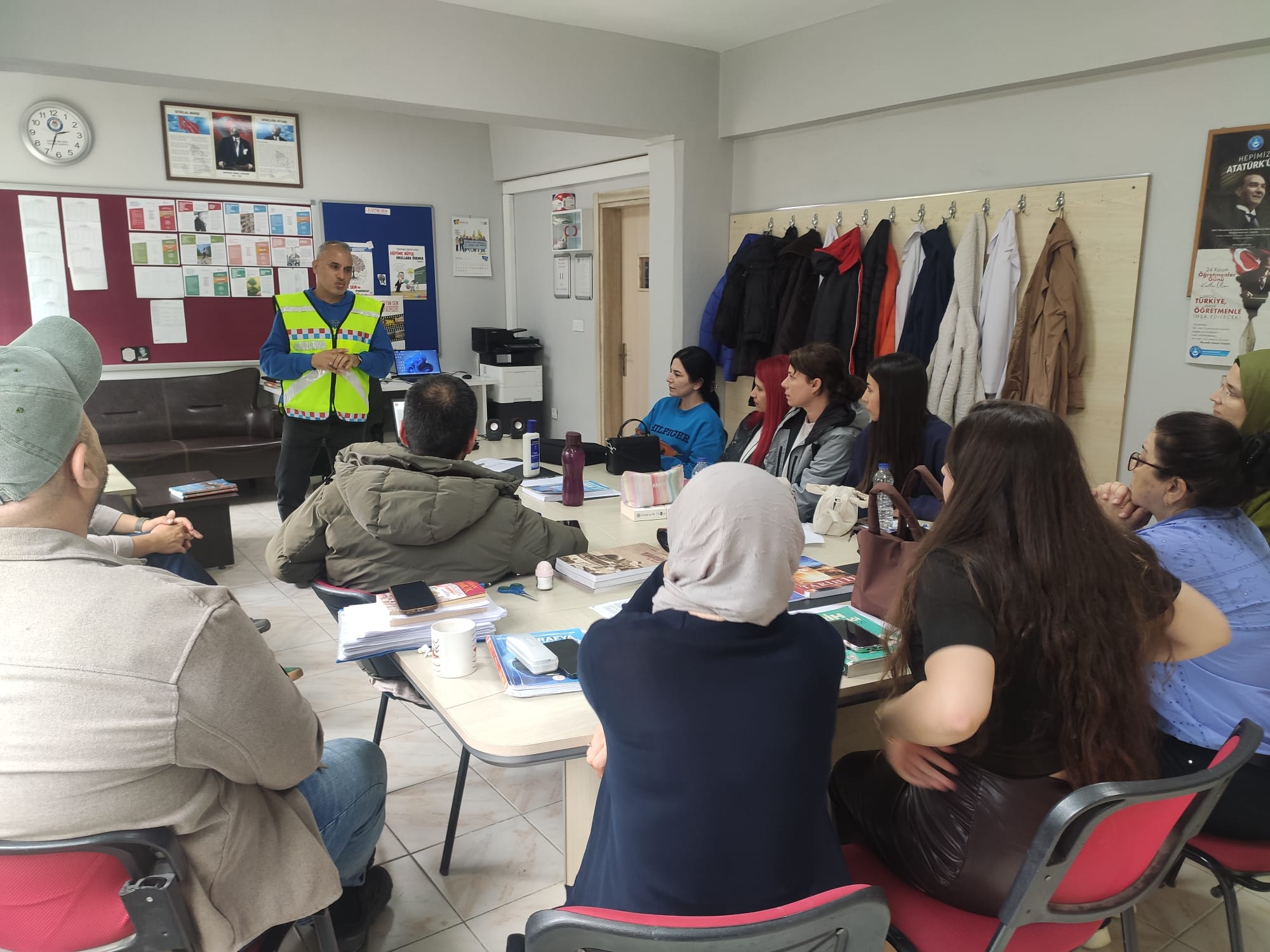 Yalova Jandarmasından Öğretmenlere Bağımlılıkla Mücadele Eğitimi