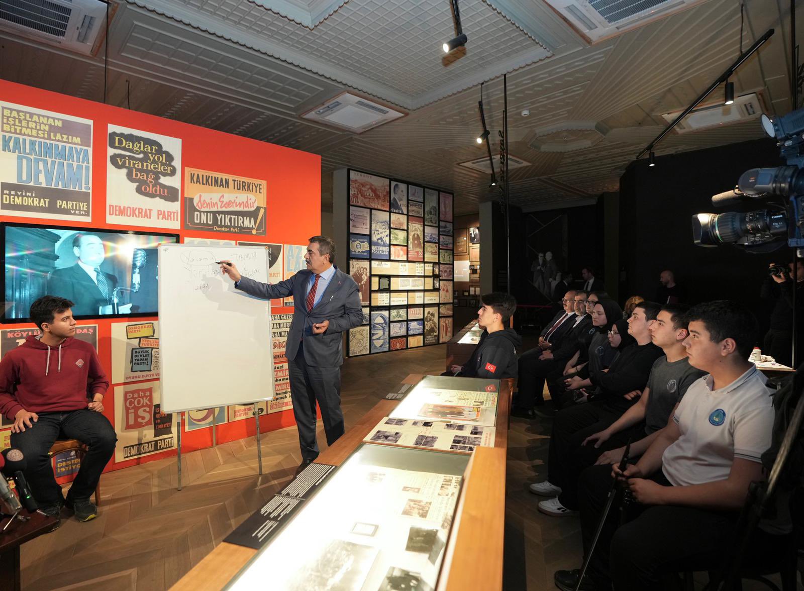 Bakan Tekin: “Müfredatı Üçte Bir Oranında Hafiflettik, Beceriye Odaklandık”