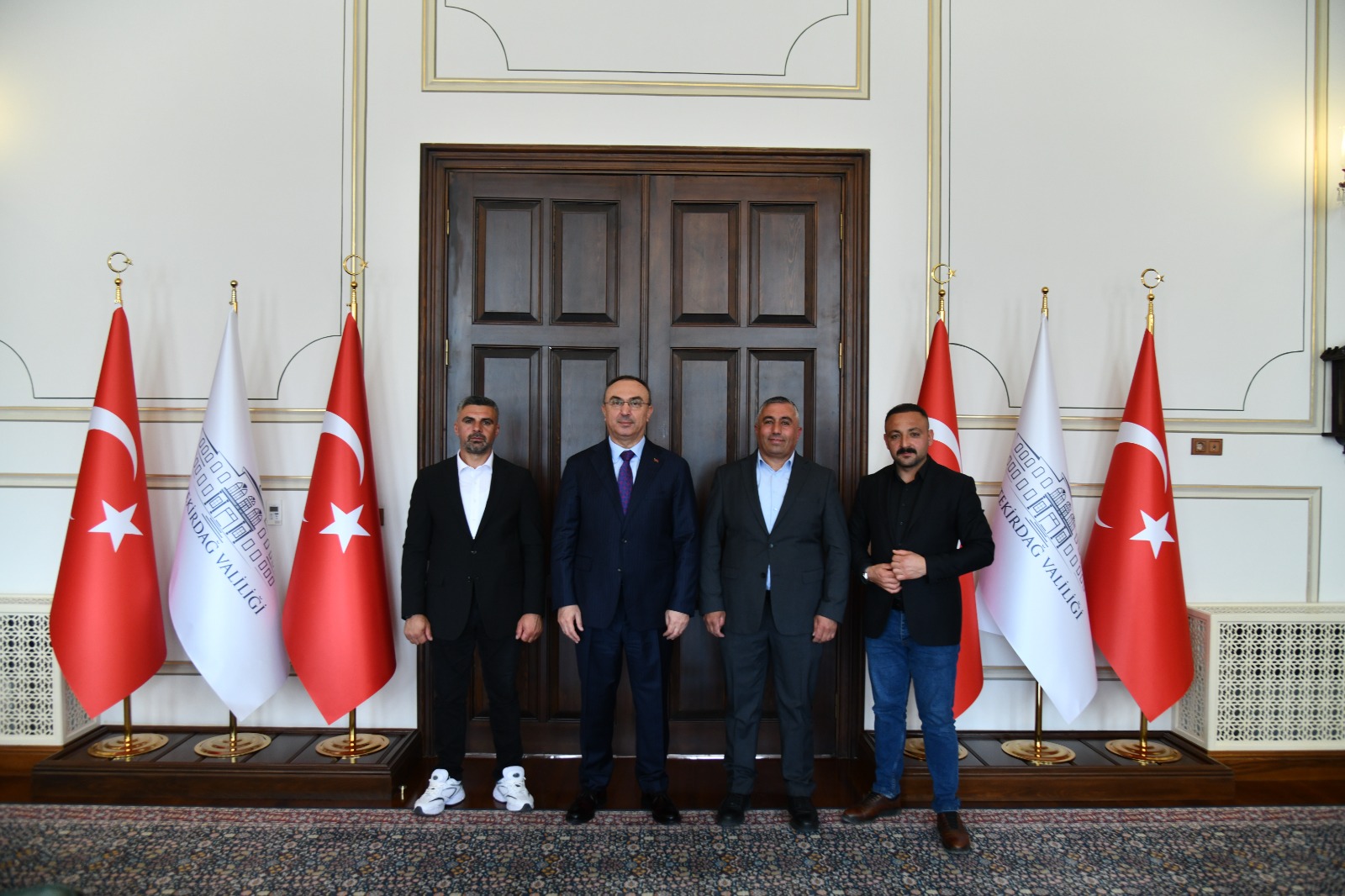 Van Gölü ve Çevre İlleri Derneği’nden Vali Soytürk’e Ziyaret