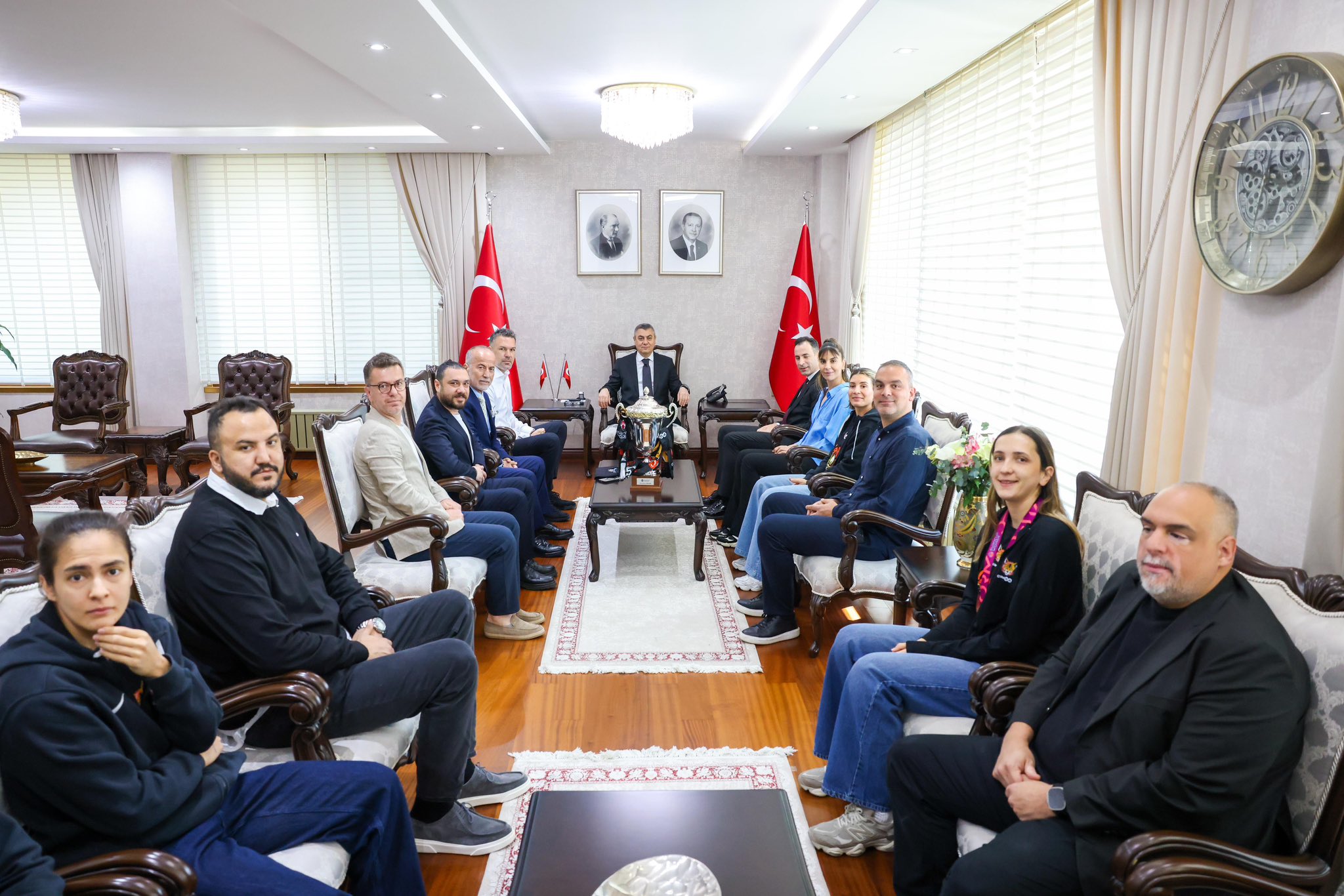 Mersin’de Şampiyonluk Gururu ve TBMM Dilekçe Komisyonu Mesaisi