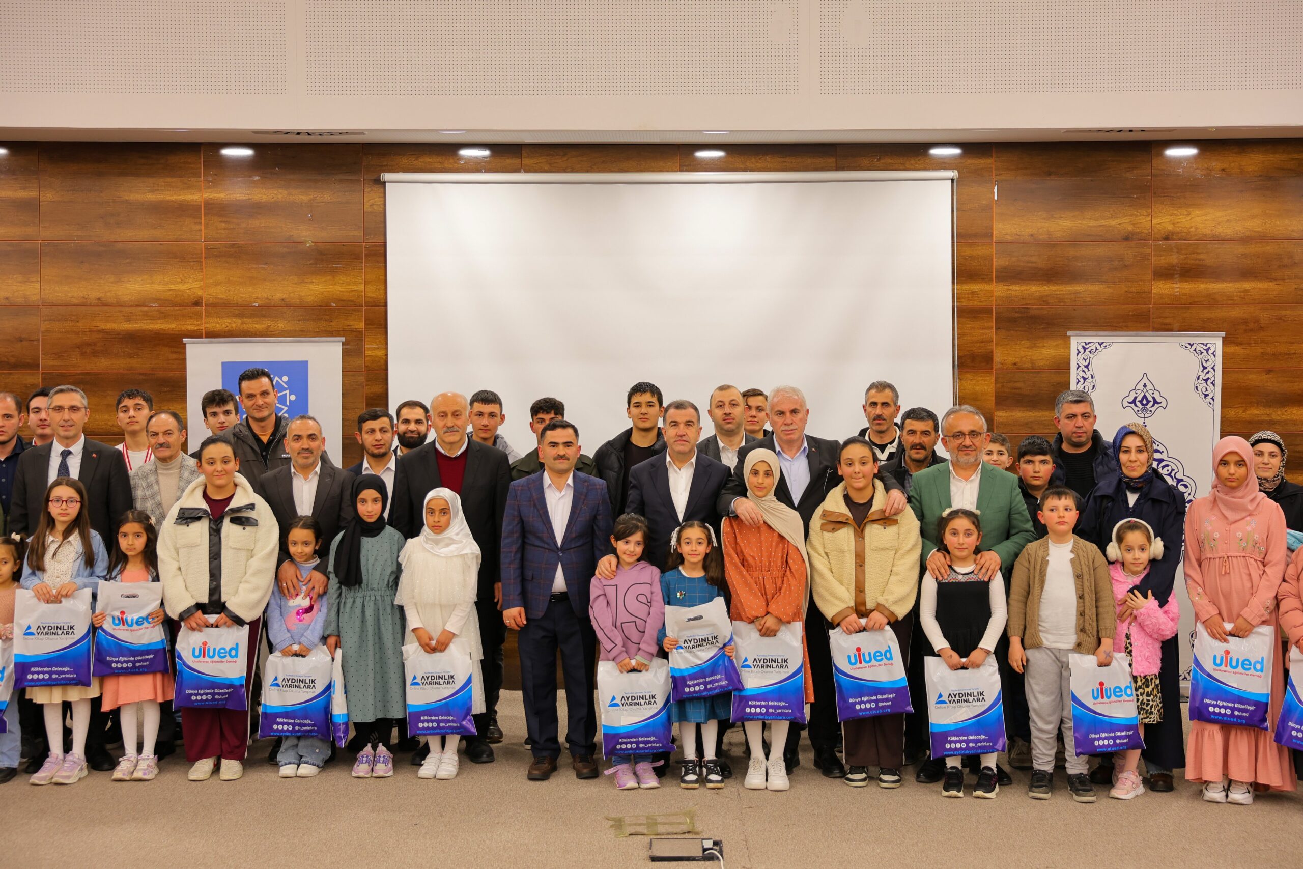 Bayburt’ta Aydınlık Yarınlar İçin Okudular: Kitap Okuma Yarışması Ödülleri Sahiplerini Buldu