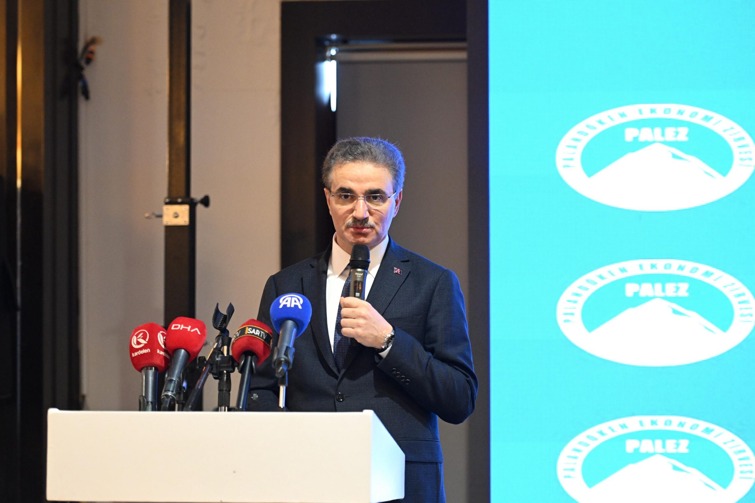 Erzurum’da Ekonomi Çıkarması: Vali Aydın Baruş Palandöken Ekonomi Zirvesi’ne Katıldı