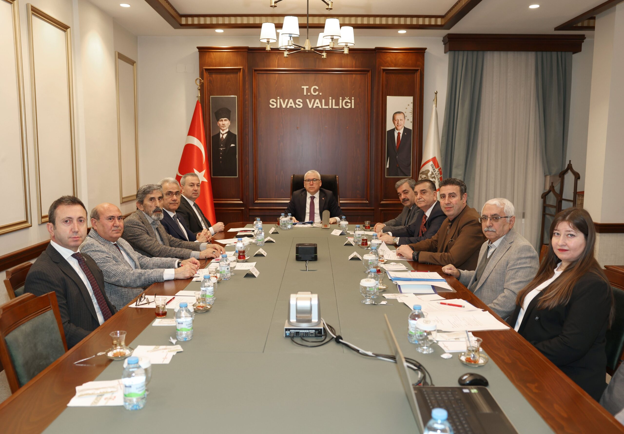 Sivas Hizmet Vakfı Yönetim Kurulu Toplantısı Vali Şimşek Başkanlığında Yapıldı