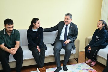 Vali Dr. Erdinç Yılmaz’dan Aile Ziyareti ve Anadolu Üniversitesi’ne İadeiziyaret