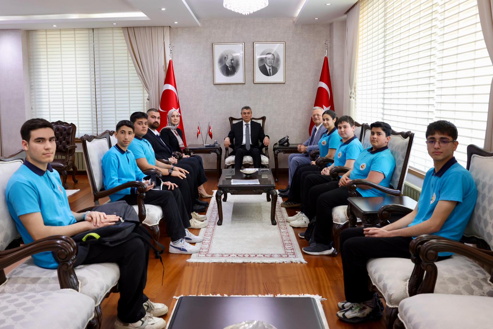 Mersin Valisi Atilla Toros, Şampiyon Robotik Takımını ve Başarılı Öğrencileri Ağırladı