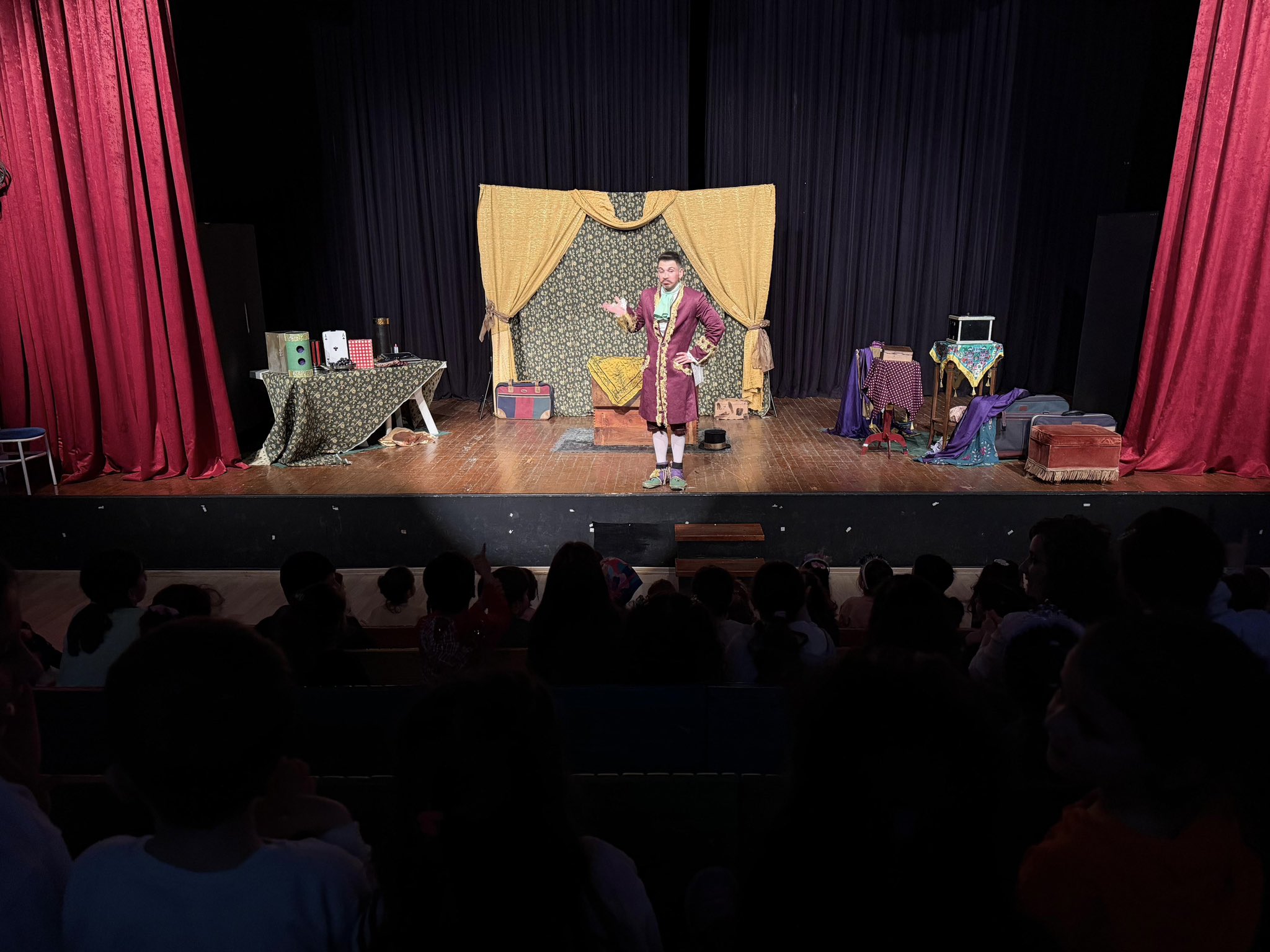 Belediye Çocuk Tiyatrosu Kapılarını Minik