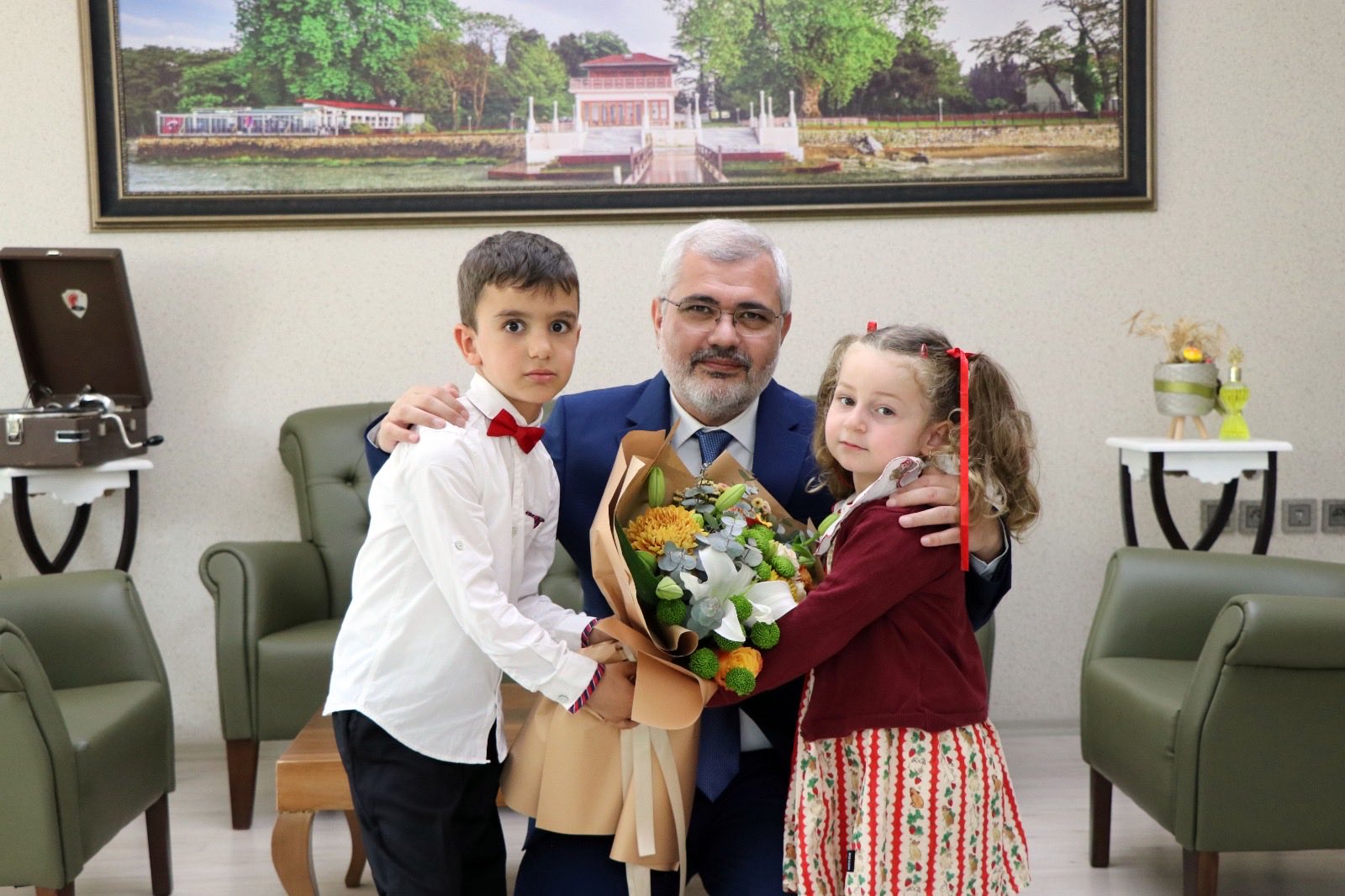 Minik Ellerden Anlamlı Bayrak Sevgisi