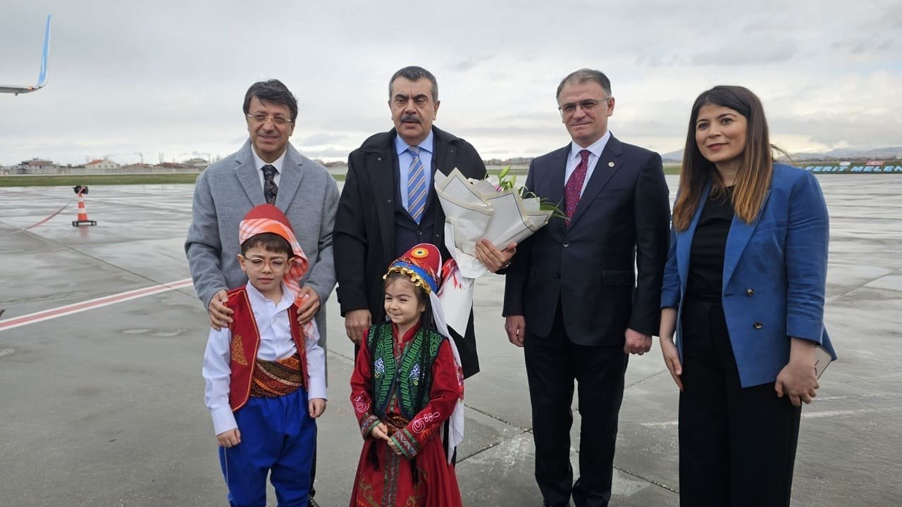 MİLLÎ EĞİTİM BAKANI YUSUF TEKİN VAN’DA Yusuf Tekin, bir dizi