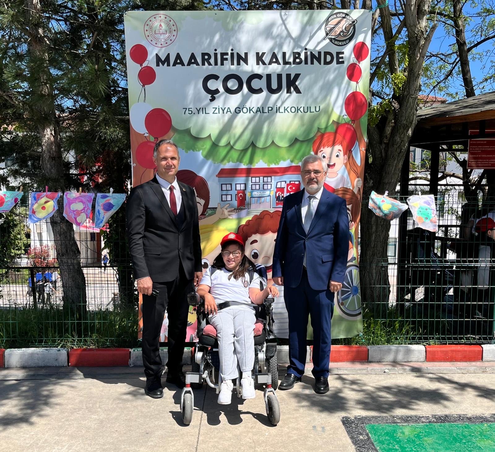 Ziya Gökalp İlkokulu Bahçesi Çocuk
