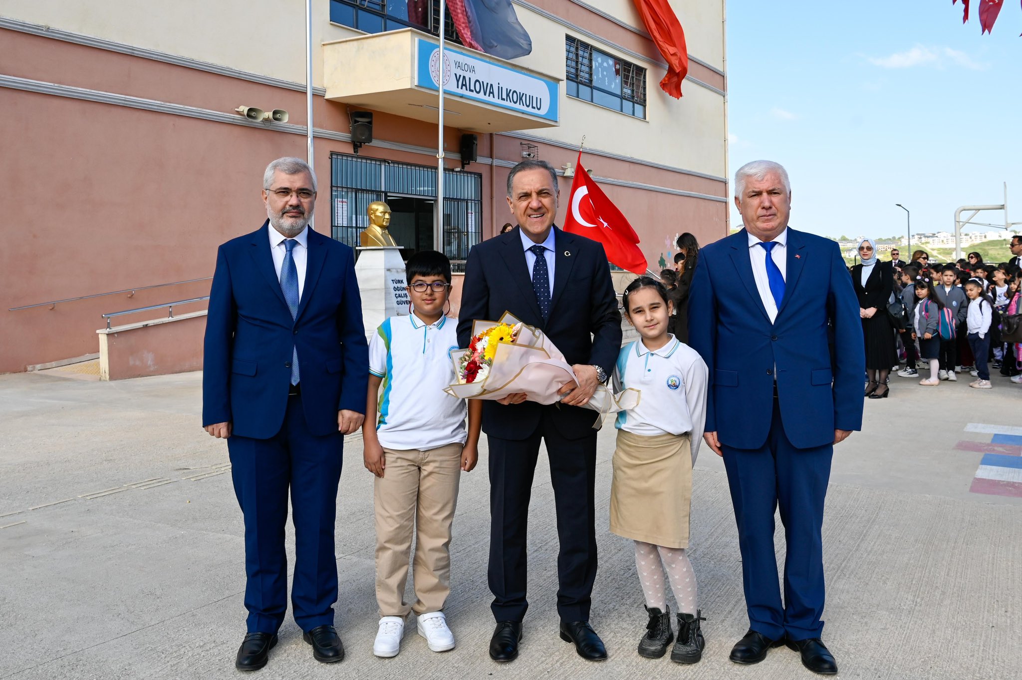 Yalova Valiliği Tarafından Başlatılan Bayrağımızı