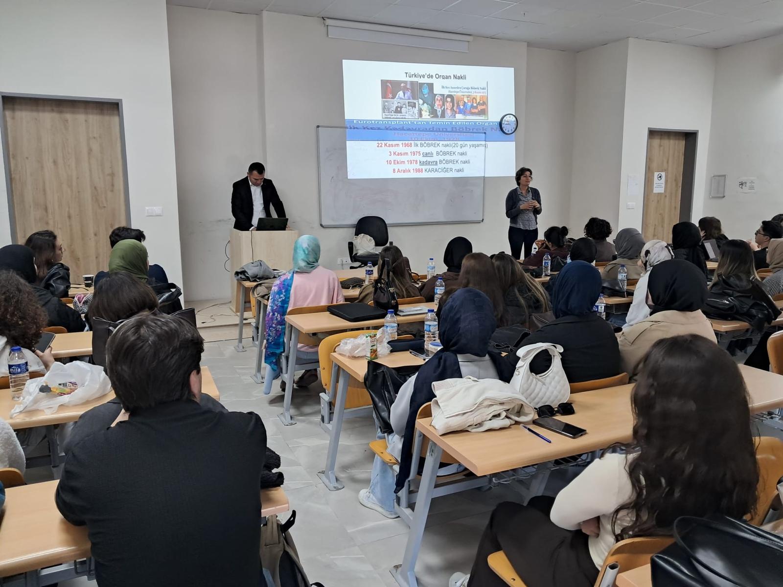 Eğitimler Hem Hastane Çalışanlarına Hem