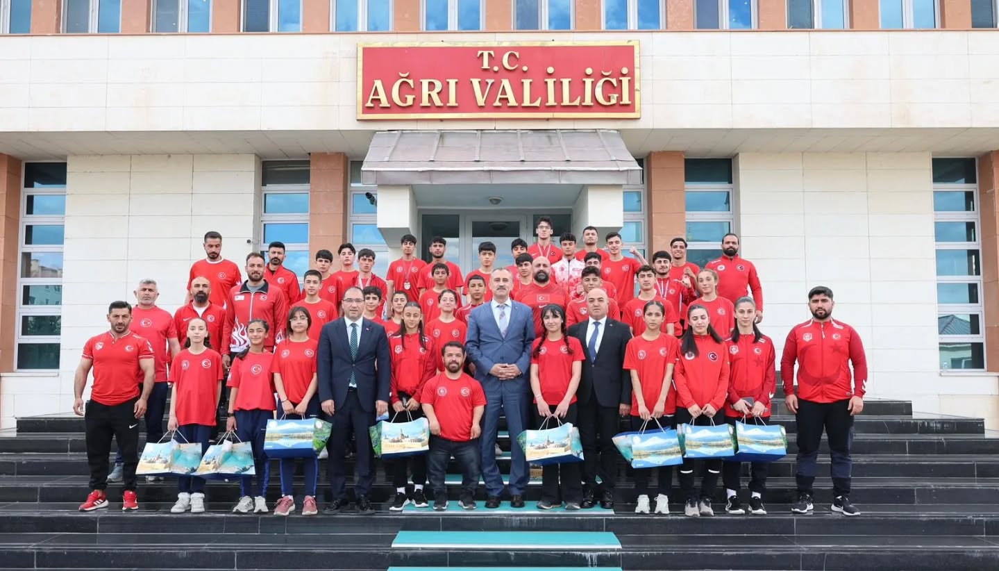 Servet ARSLAN/AĞRI-TEKHA Vali Dr. Önder