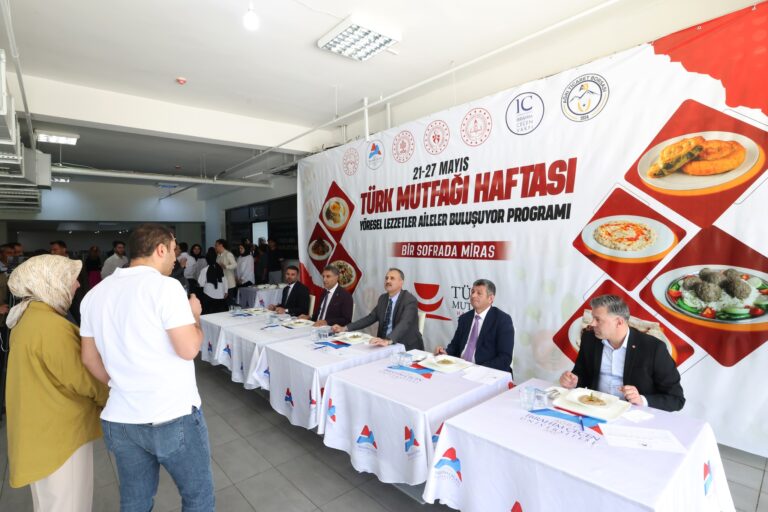 Servet ARSLAN/AĞRI-TEKHA Ağrı Valisi Dr.