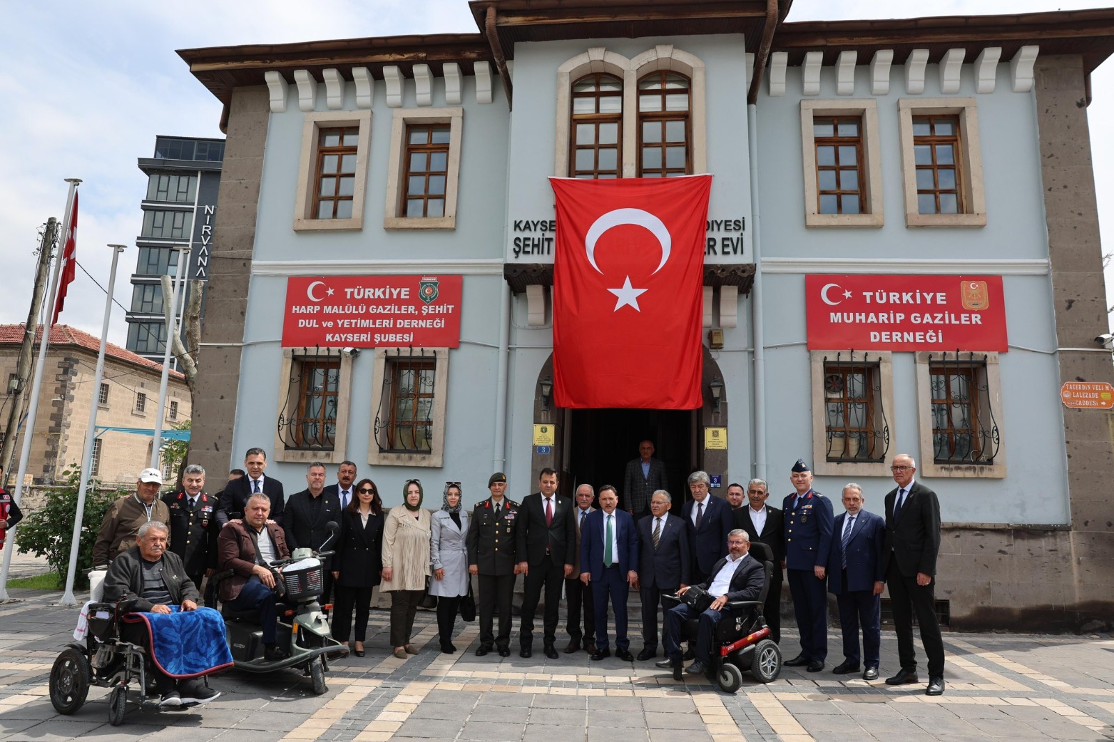 Kayseri Valisi Gökmen Çiçek’ten Şehit Yakınları ve Gazilere Bayram Ziyareti