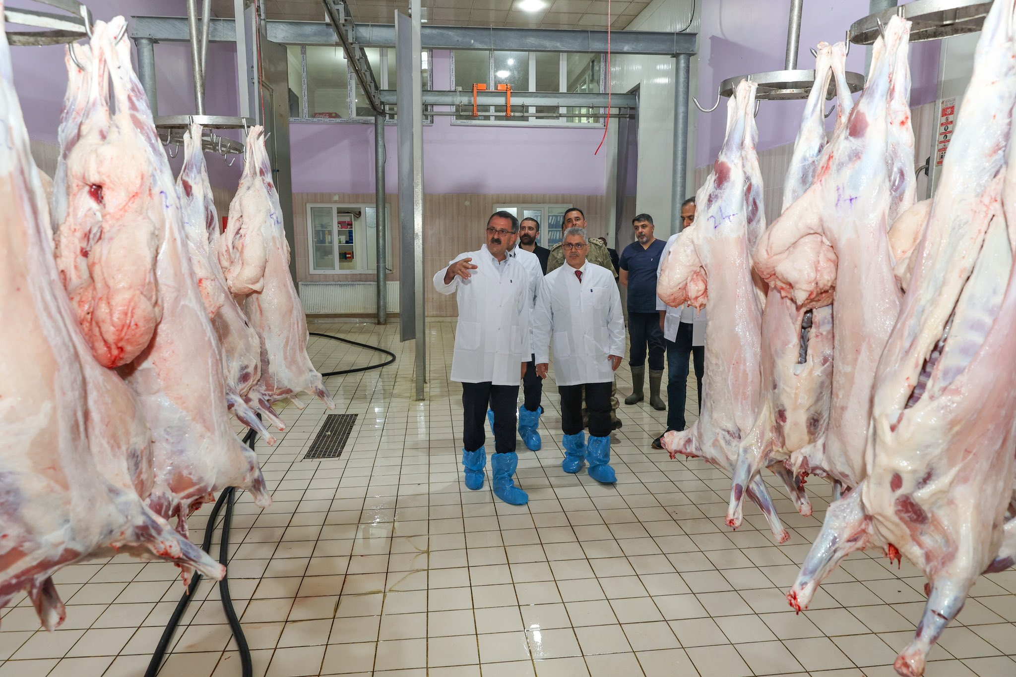 Vali Cahit Çelik Bingöl Et Entegre Tesisleri’nde İncelemelerde Bulundu