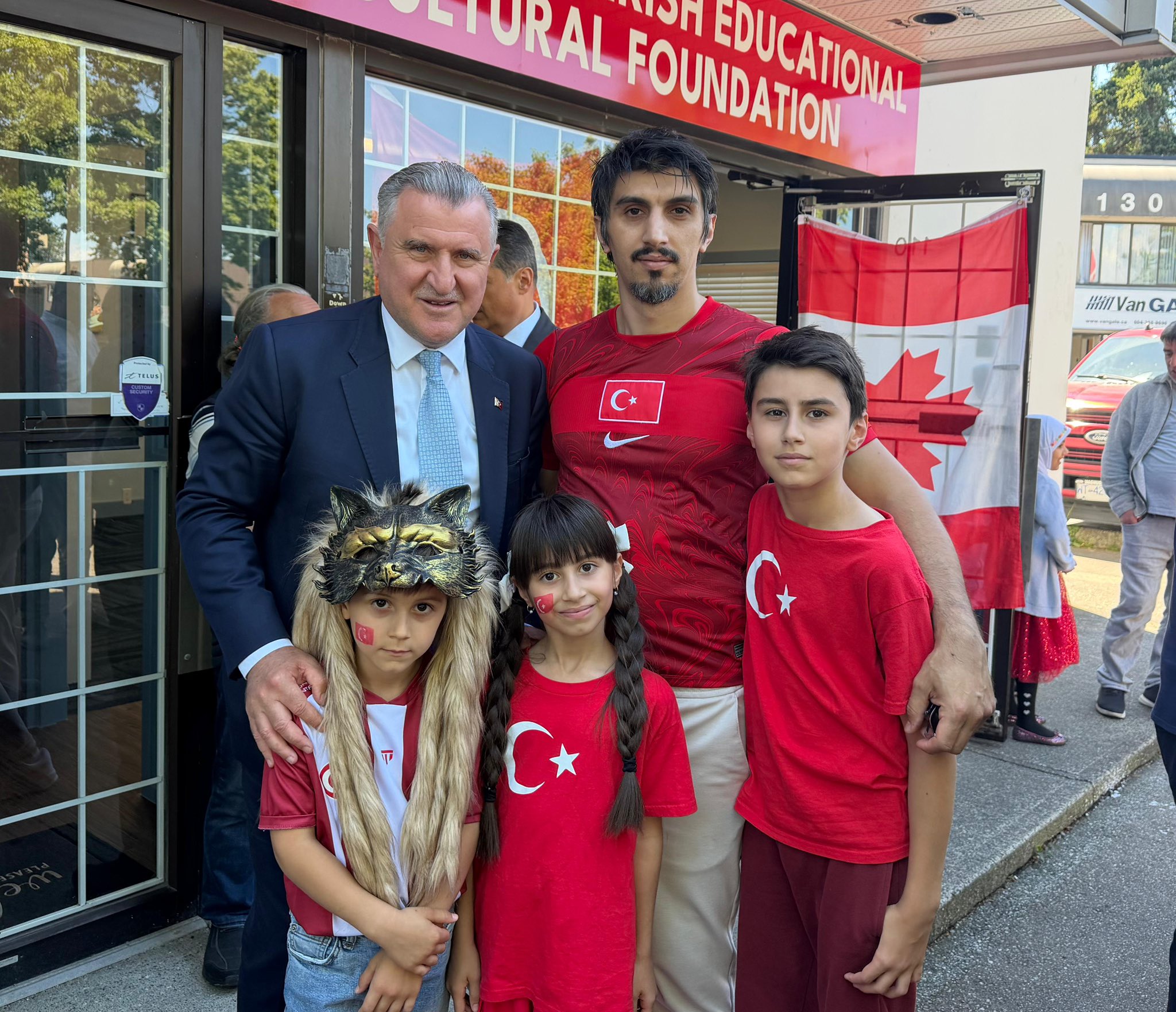 Gençlik Ve Spor Bakanı Bak Kanada’da Vatandaşlarla Ve Diplomatlarla Bir Araya Geldi Gençlik Ve Spor Bakanı Bak Kanada’da Vatandaşlarla Ve Diplomatlarla Bir Araya Geldi