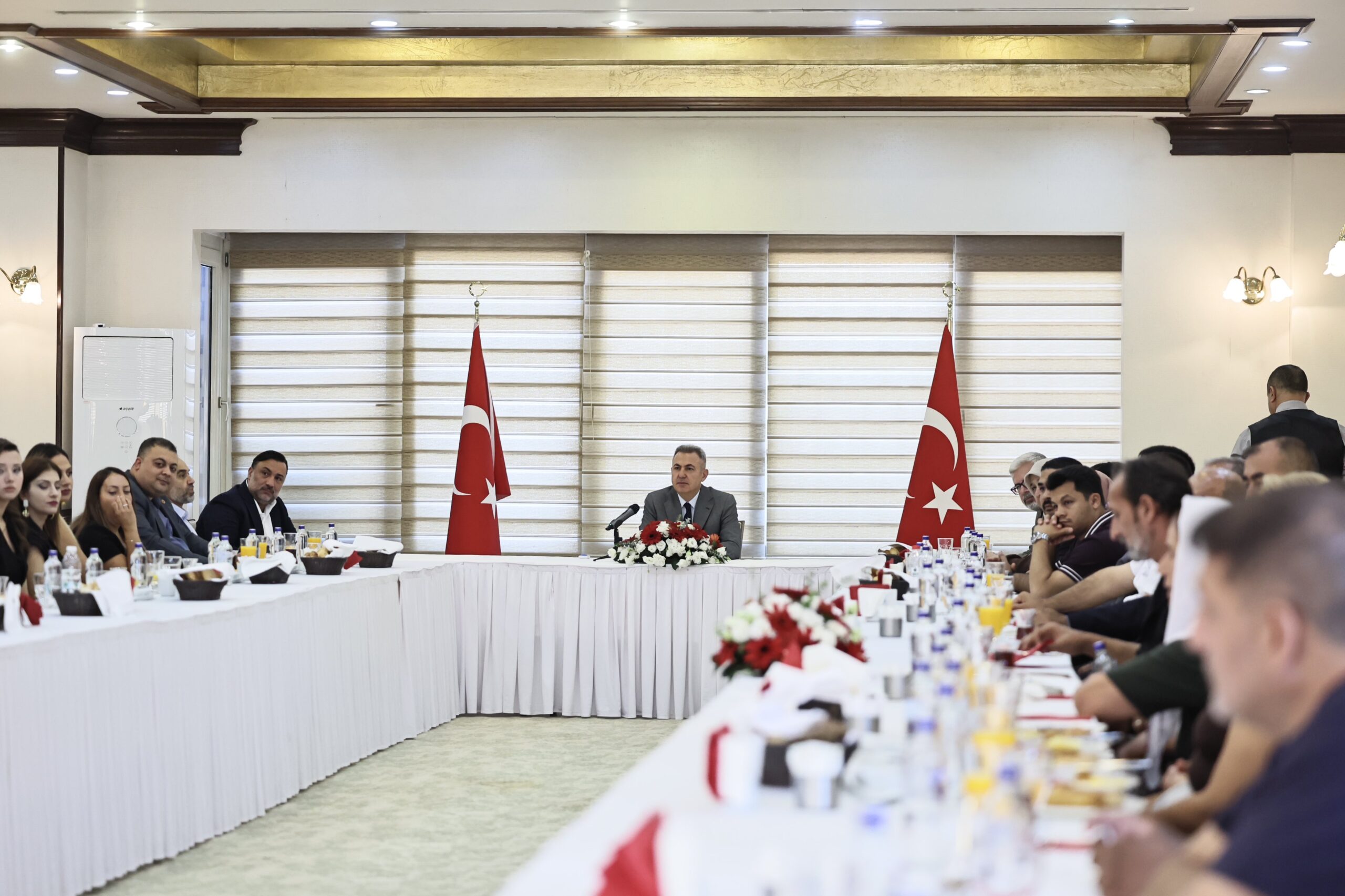 İzmir’de Roman Vatandaşlara Yönelik İl Çalışma Grubu Toplantısı Gerçekleştirildi