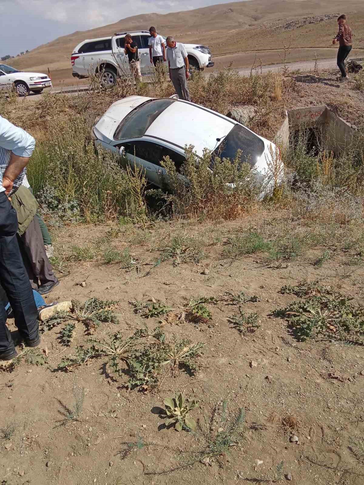 Van’ın Saray ilçesinde bir otomobilin