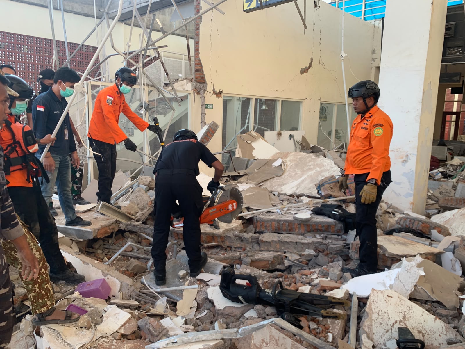 Endonezya’da 7,7 Büyüklüğünde Deprem: 20 Ölü, Çok Sayıda Yaralı Ve Yıkım Var