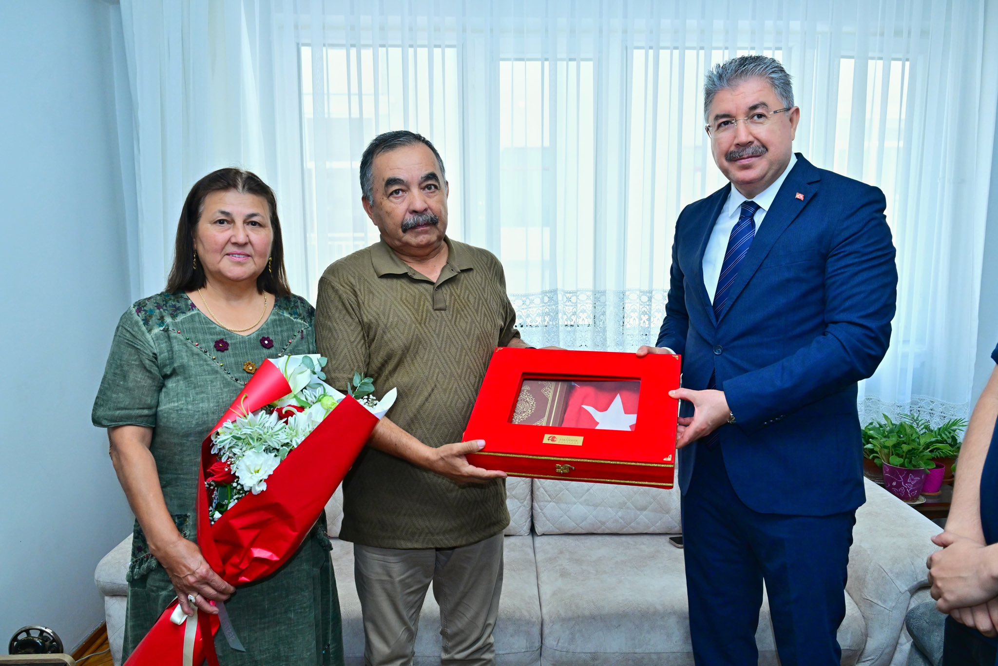 Vali Dr. Erdinç Yılmaz’dan Şehit Sözleşmeli Er Caner Ülüğ’ün Ailesine Taziye Ziyareti