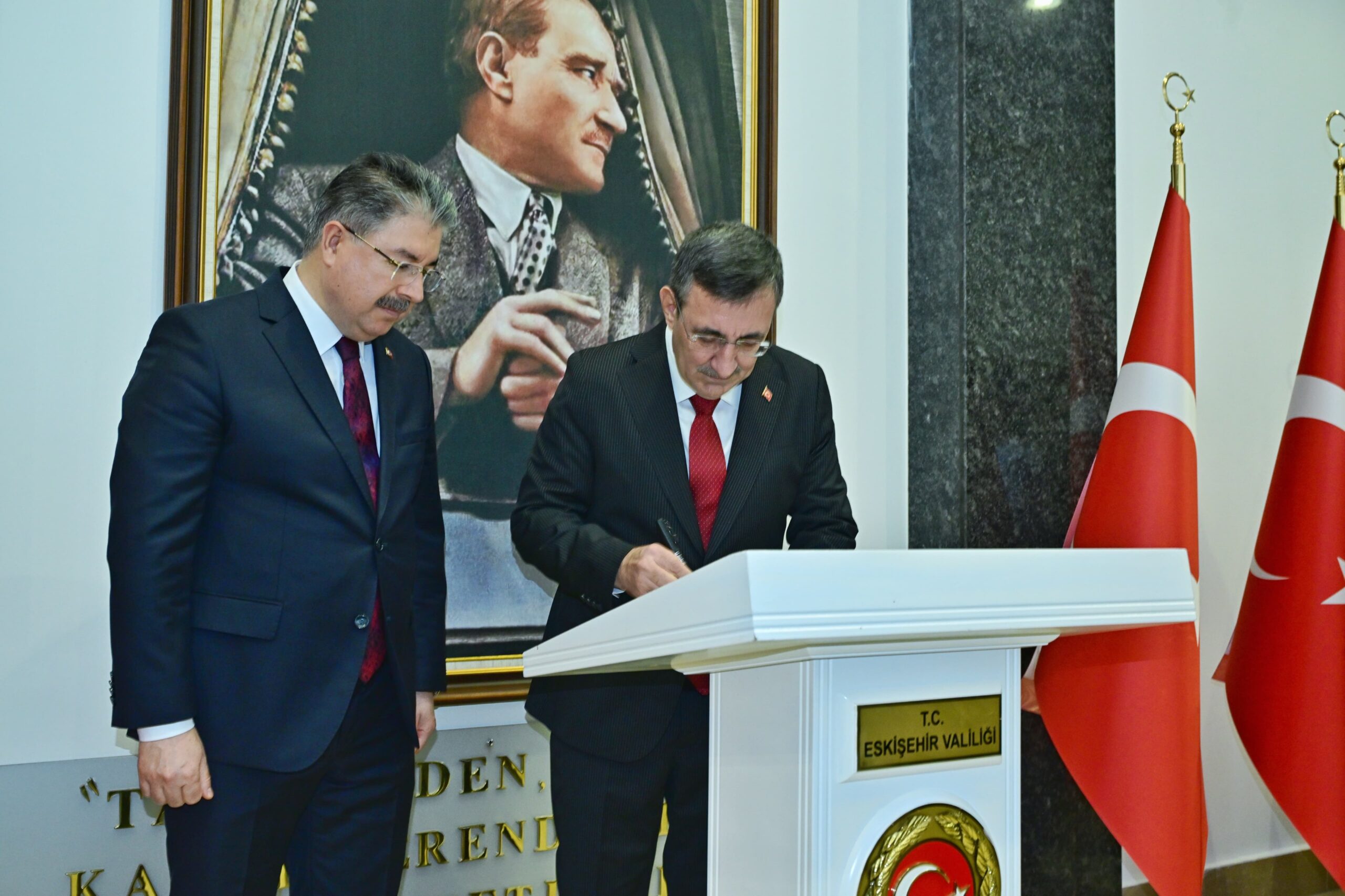Cumhurbaşkanı Yardımcısı Cevdet Yılmaz’dan Eskişehir Valiliğine Ziyaret