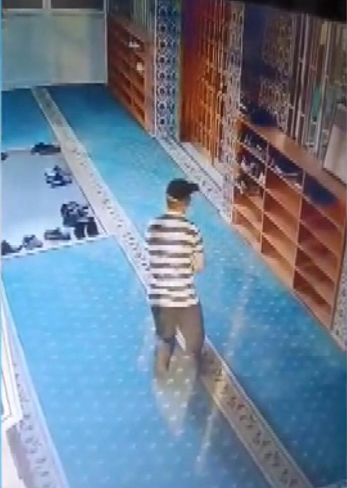 İstanbul Sultangazi’de maskeli ve şapkalı