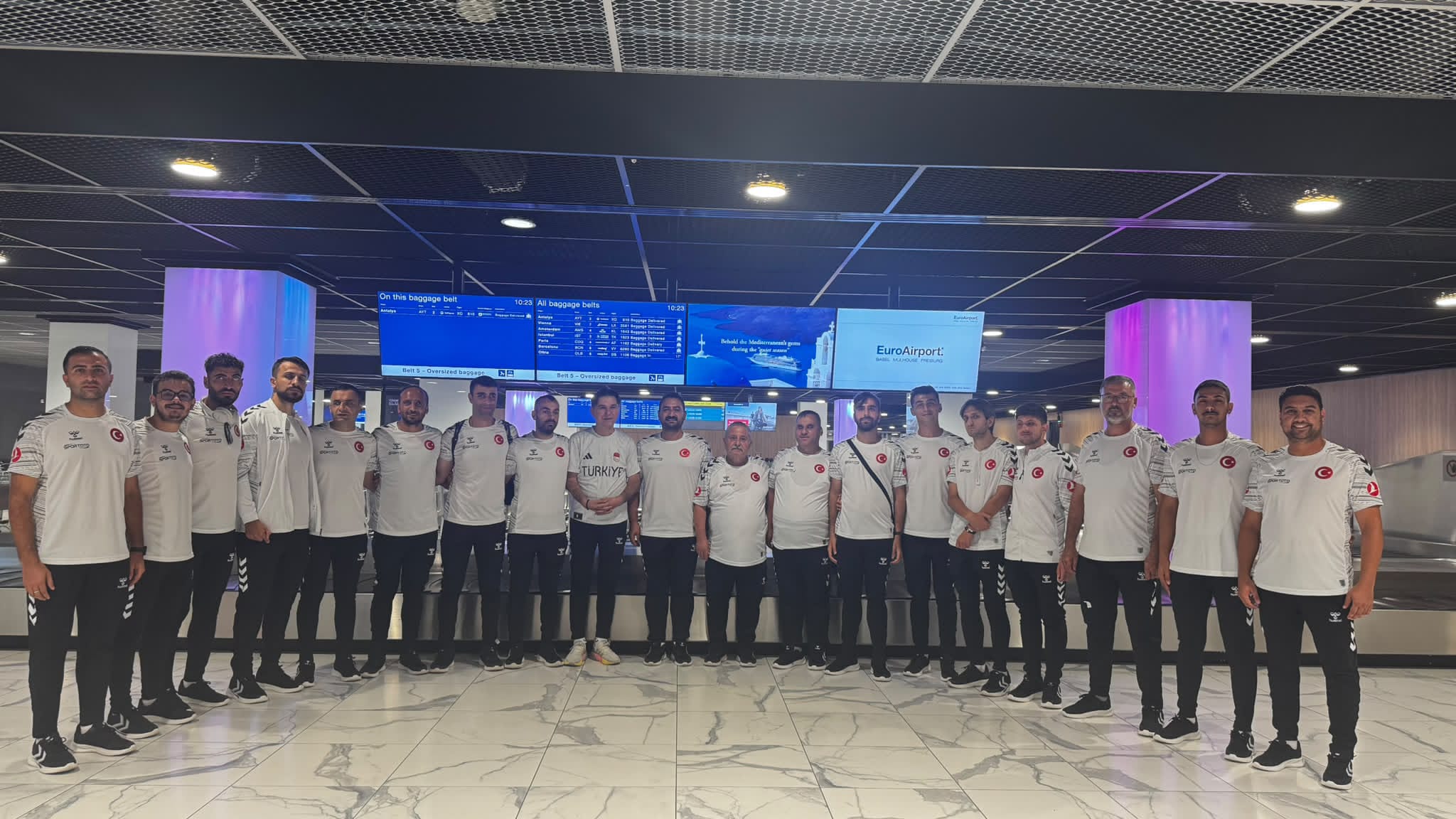 B1 Erkek Milli Futbol Takımı Avrupa Şampiyonası İçin Sahaya İniyor