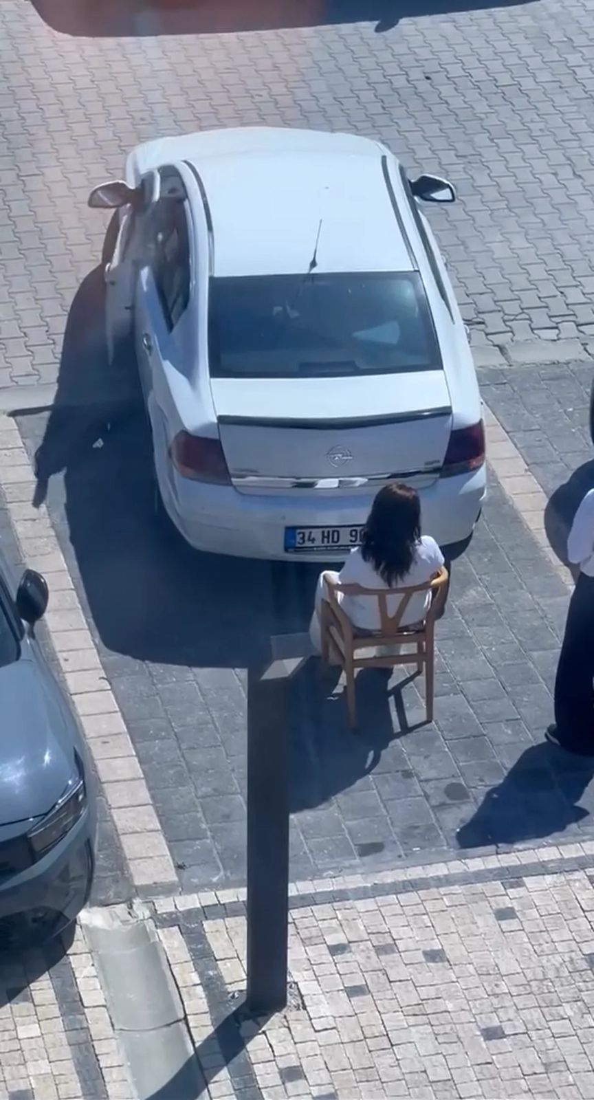 Yalova’da Park Yeri Tartışması: Sandalyeyle Yer Tutan Personele Tepki